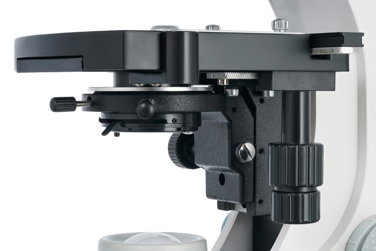 Trinokulární mikroskop Levenhuk 950T DARK