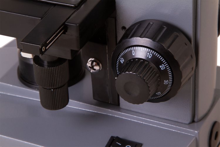 Biologický monokulární mikroskop Levenhuk 320 BASE